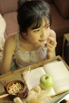 持田茜